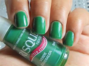 Esmalte Verde Esmeralda Risque 8ml