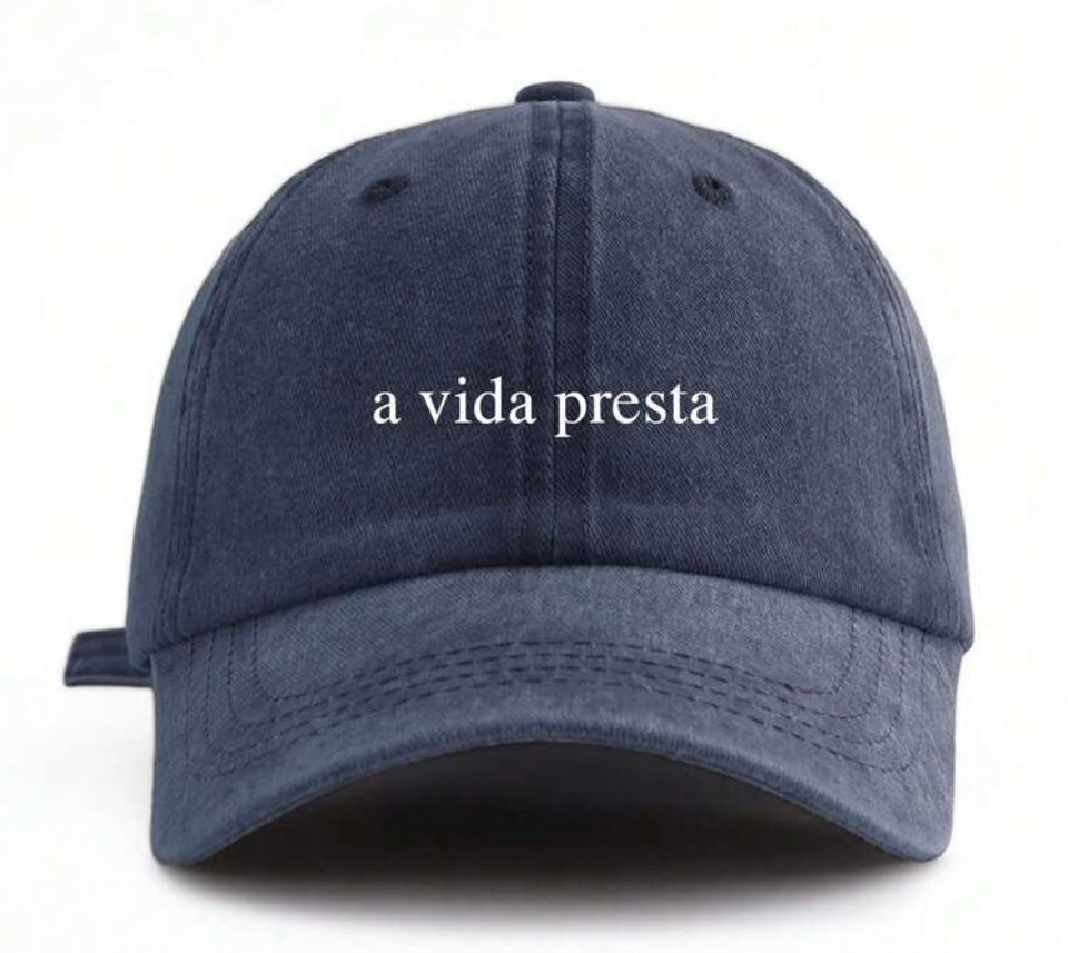 Bone Bordado A Vida Presta