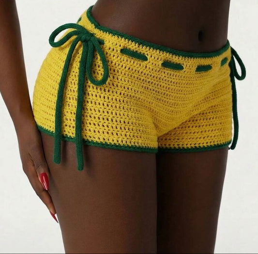 Shorts Amarelo de fio amarrada na cintura