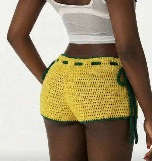 Shorts Amarelo de fio amarrada na cintura