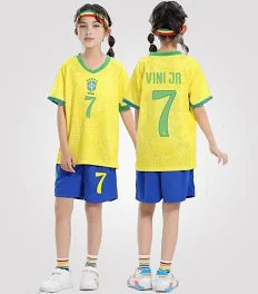 Conjunto Jersey Kids Amarela Brazil 2026 replica Vini Junior